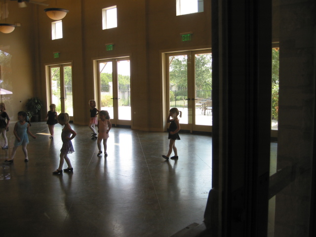 2005/09 September/Kyla Ballet/640x480_IMG_2318.JPG